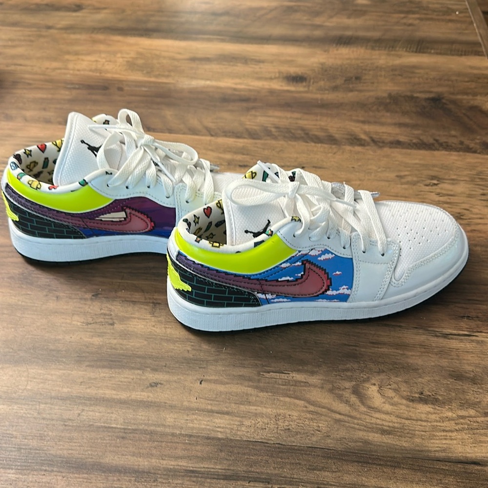 LIKE NEW Nike Air Jordan 1 Low GS 'Old School Gaming Sneaker | Boys 4.5Y